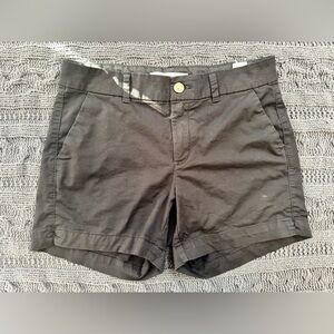 Old Navy Women's Black Everyday Shorts Mid-Rise (Size 6)